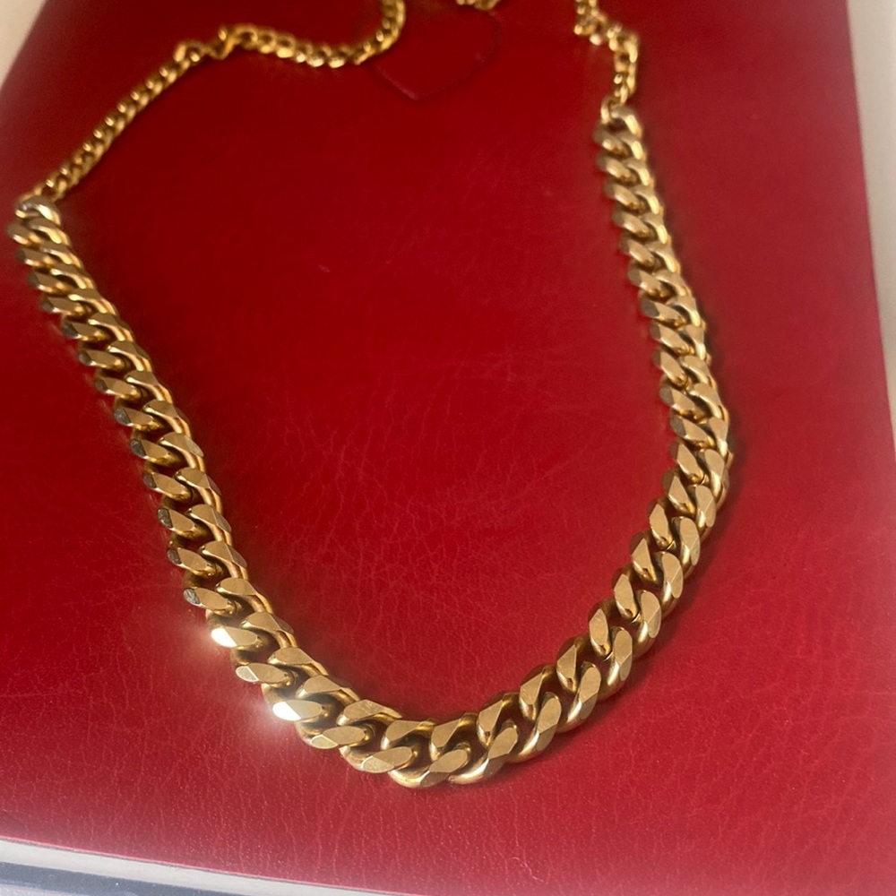 Thick gold chain necklace
